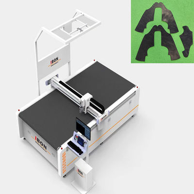 50Hz aangepaste CNC oscillerende messensnijmachine met 1600 mm x 2500 mm werkgrootte voor leer