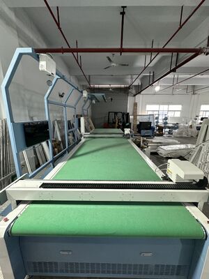 Dubbelkop IB1660 CNC-leermachine met 1600mmX6000mm snijbereik en hoge precisie voor echt leer