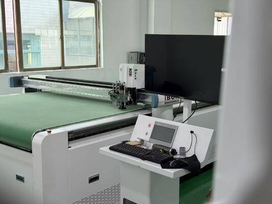 Goede prijs CNC golfkarton snijmachine met mes snijden en plooien gereedschappen. geen mat nodig. hoge precisie voor karton en verpakkingsdozen. online